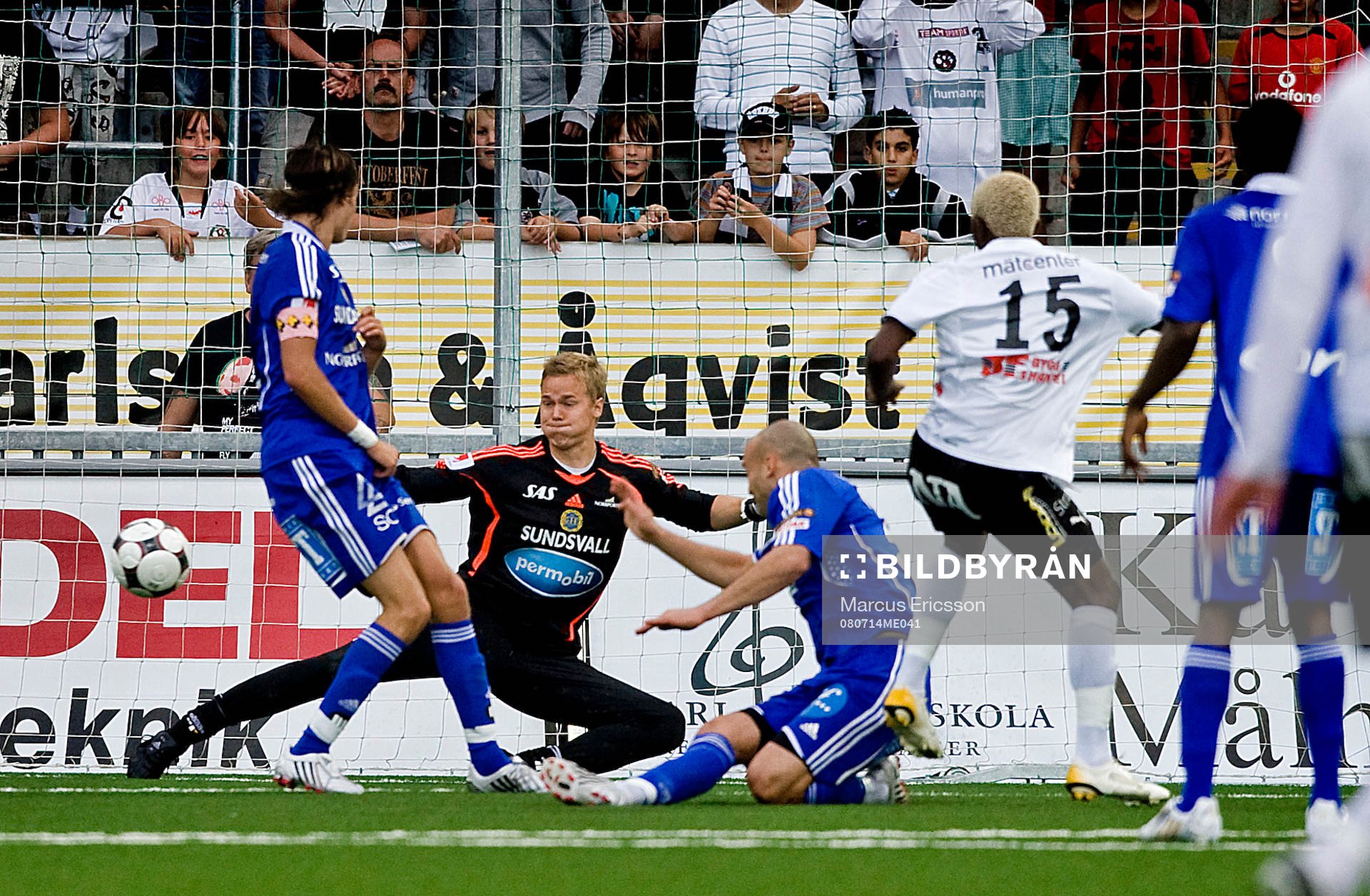 Eric Magloire Bassombeng, Örebro, trycker in 2-1 bakom