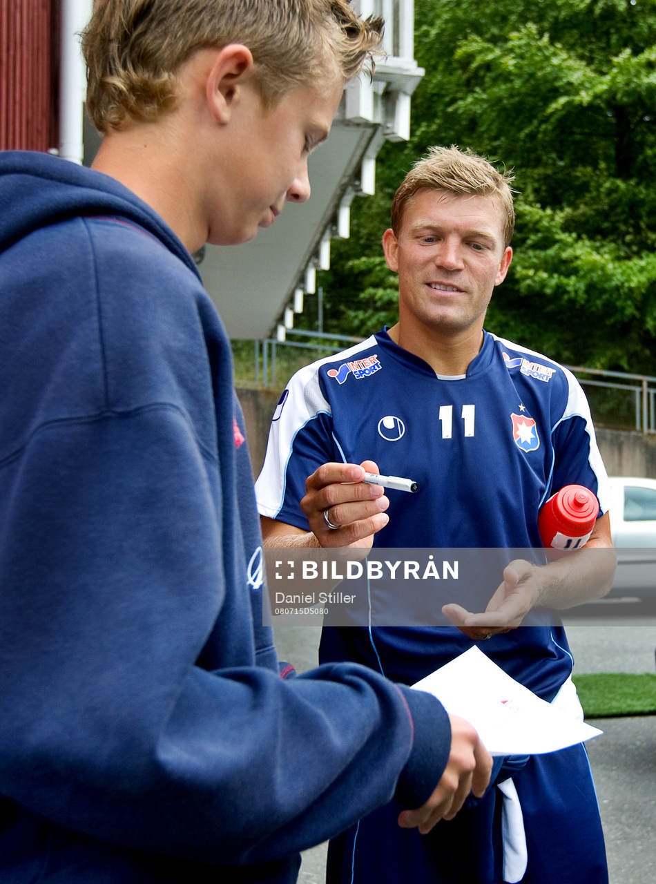 Marcus Allbäck gör sin första träning med Öis på