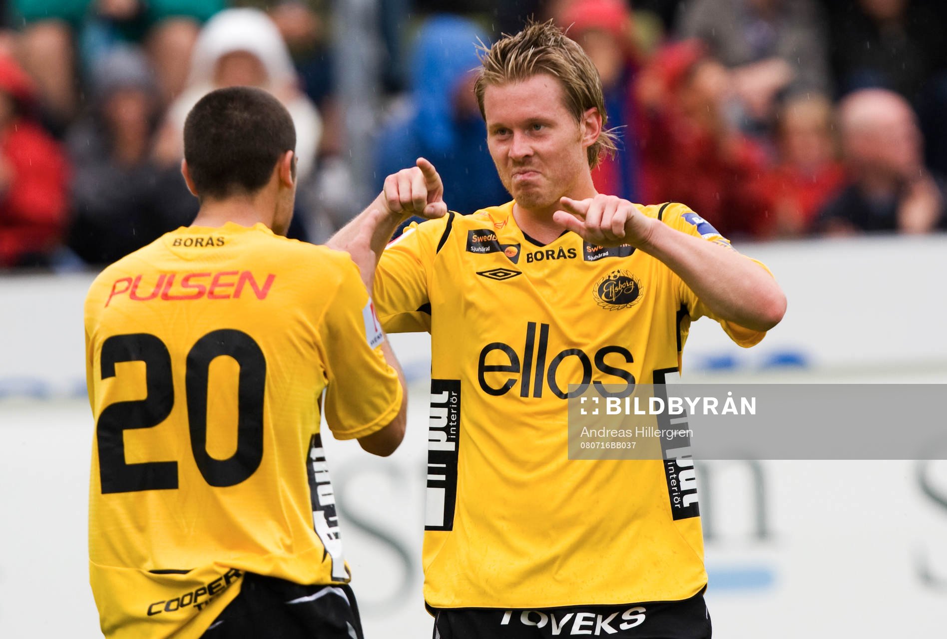 Emir Bajrami gör 0-1, jubel, grattas av Fredrik Berglund