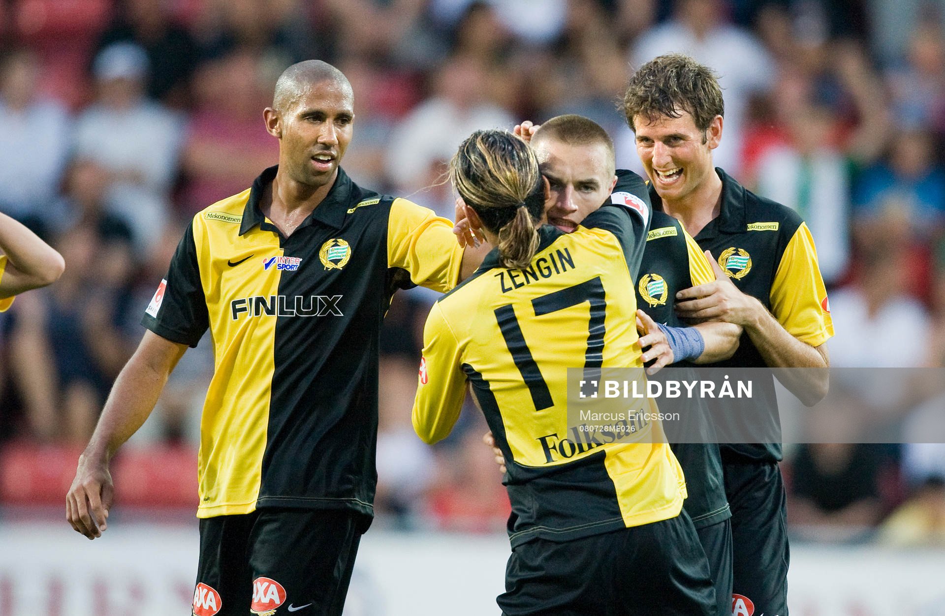 Nathan Paulse, Olof Guterstam, och Erkan Zengin, kramar om