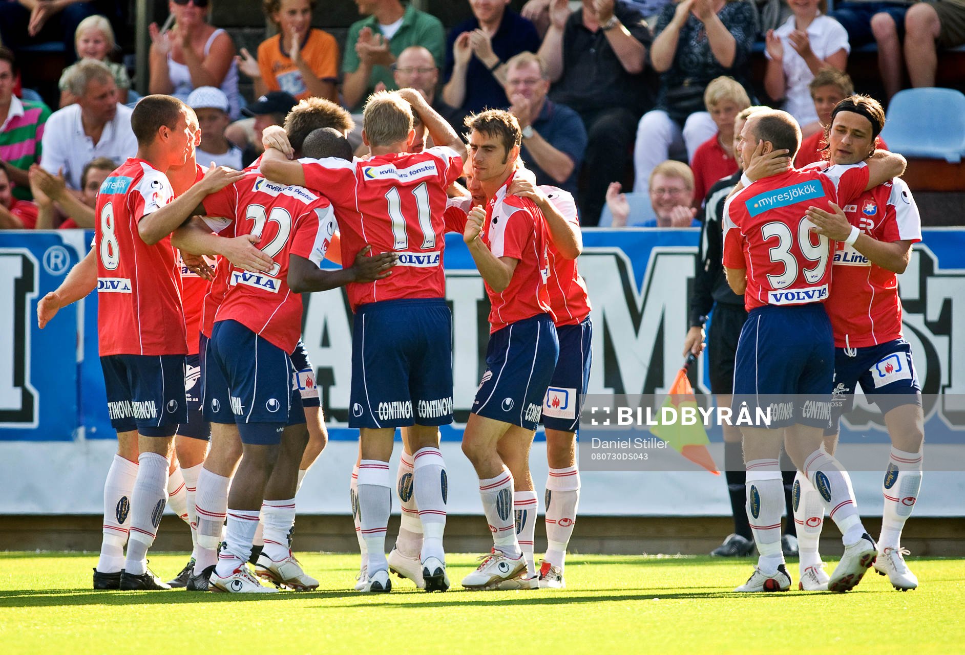 Tommy von Brömsen gör 1-0 till Örgryte. Jubel