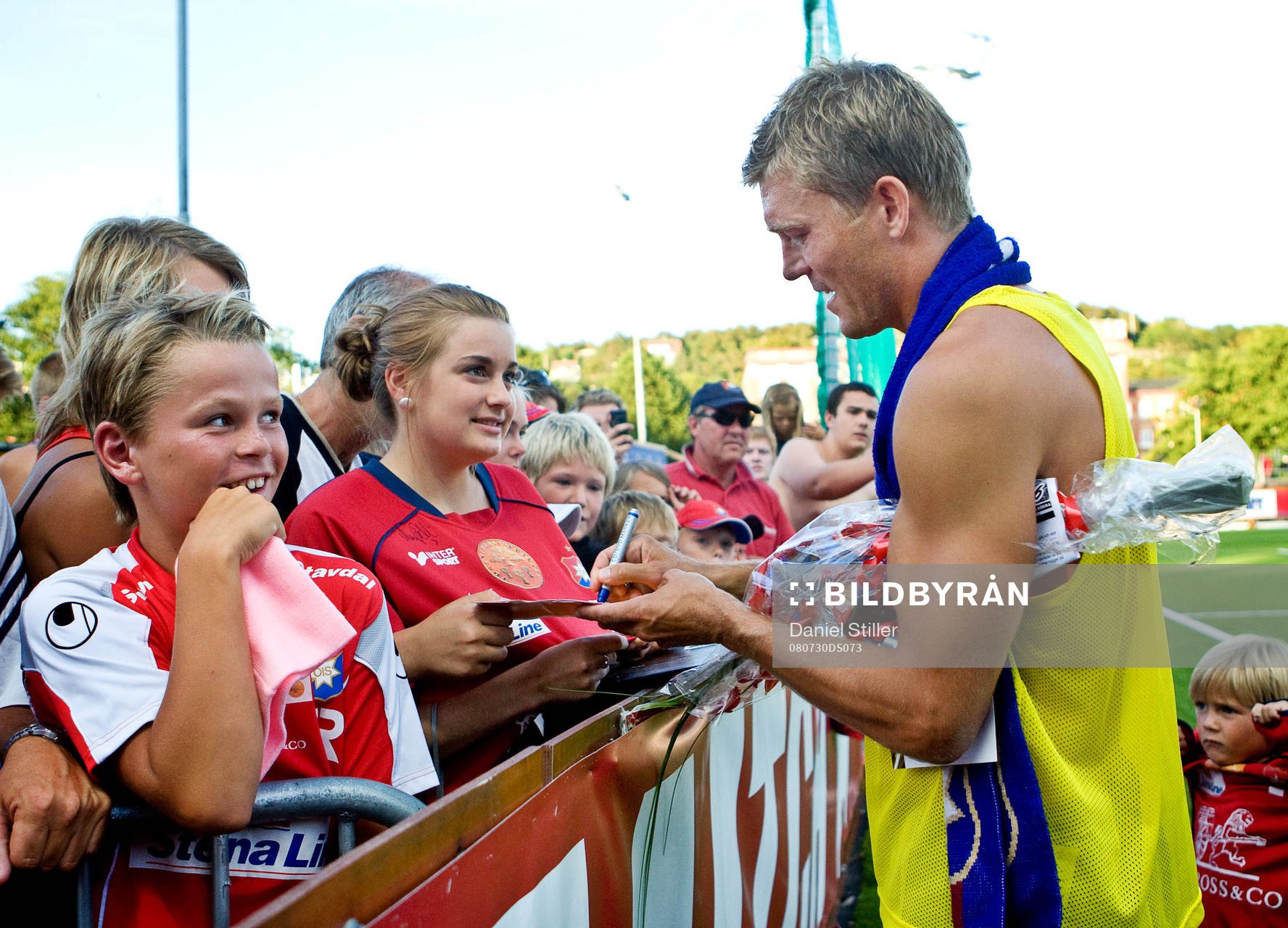 Marcus Allbäck, Örgryte, skriver autografer