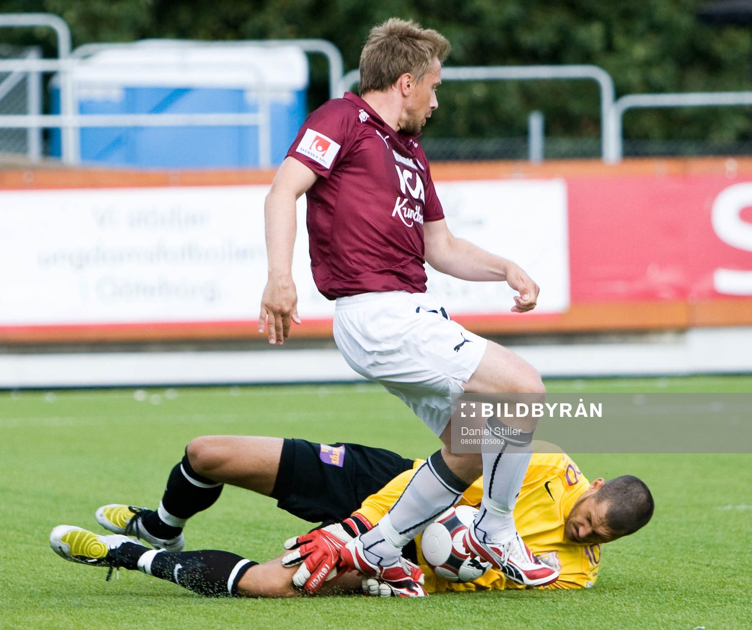  Mattias Gravem, Qviding, gör strax 1-0 bakom Jon Rytterbro i Assyriskas mål