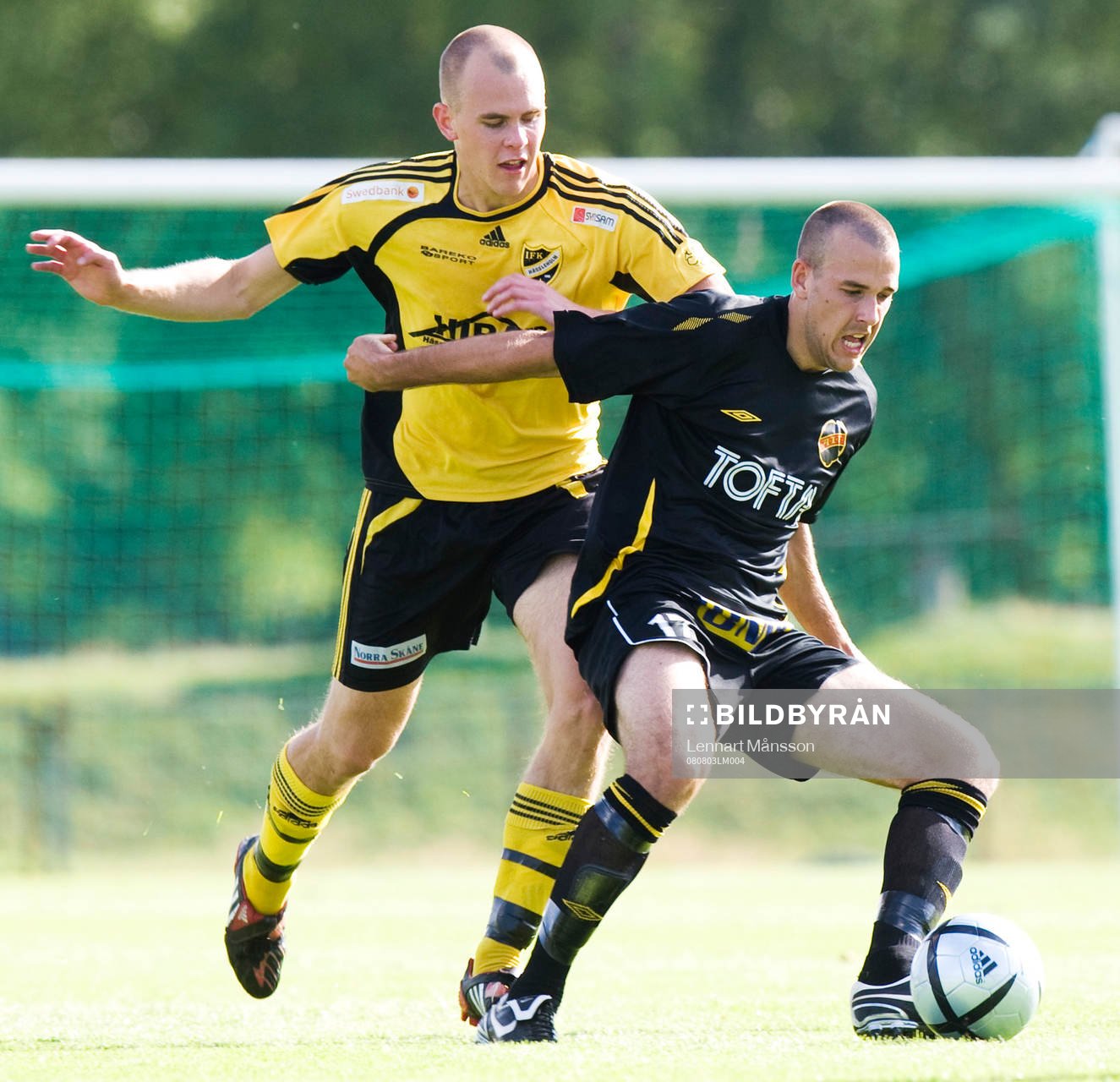 Fredrik Hägglund trycker till Robert Drwiega