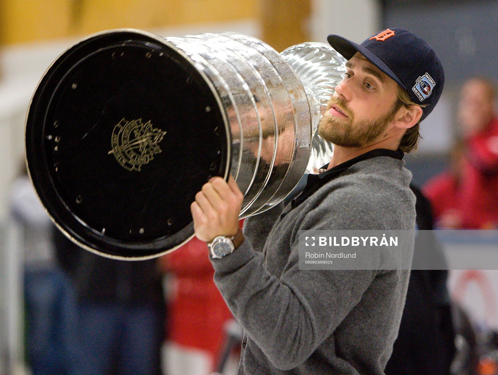 Henrik Zetterberg har fått låna Stanley Cup-pokalen och