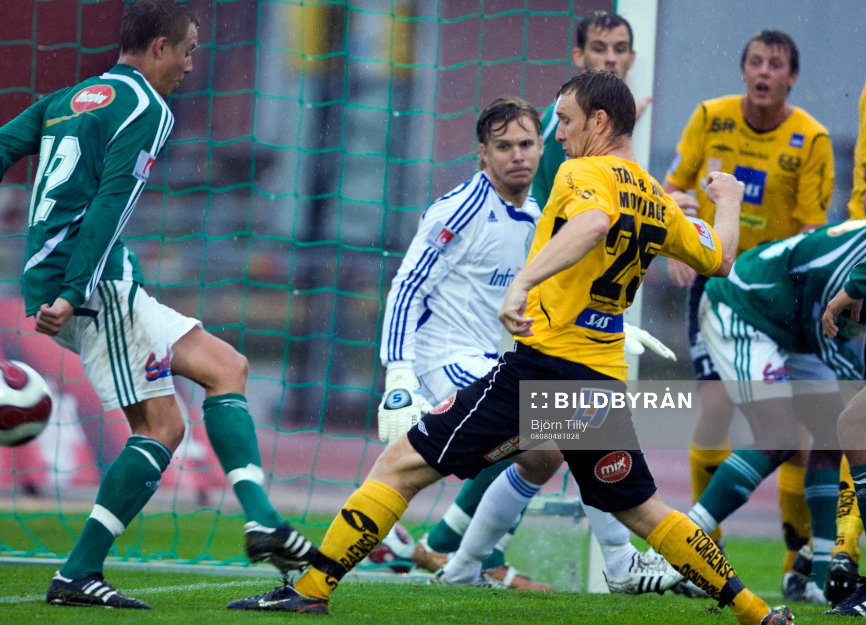 Viktor Lundberg,  Niklas Westberg, målvakt,  Väsby och