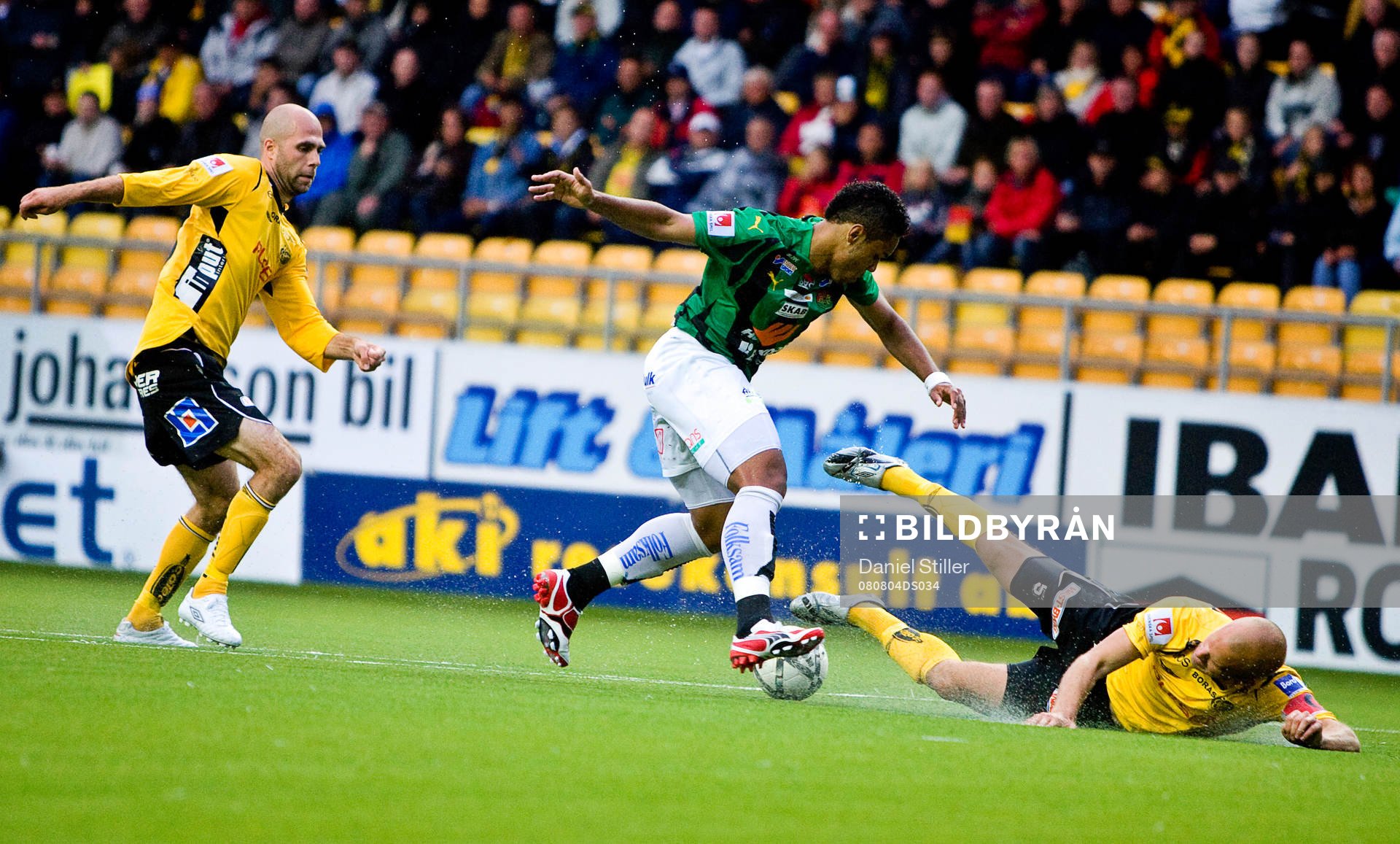 Wanderson Do Carmo, Gais jagas av Teddy Lucic