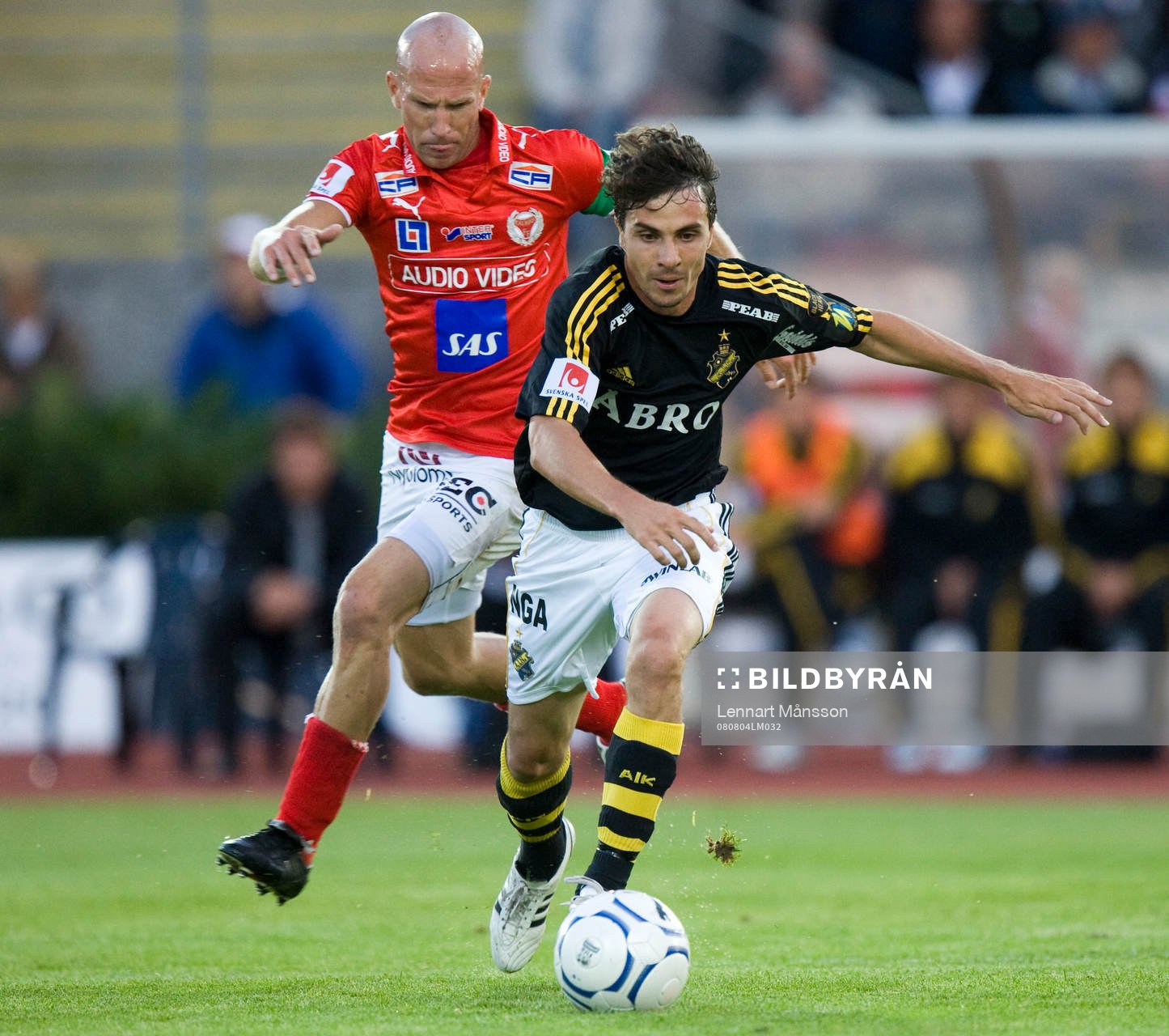 Henrik Rydström på väg att käka upp en AIK-are