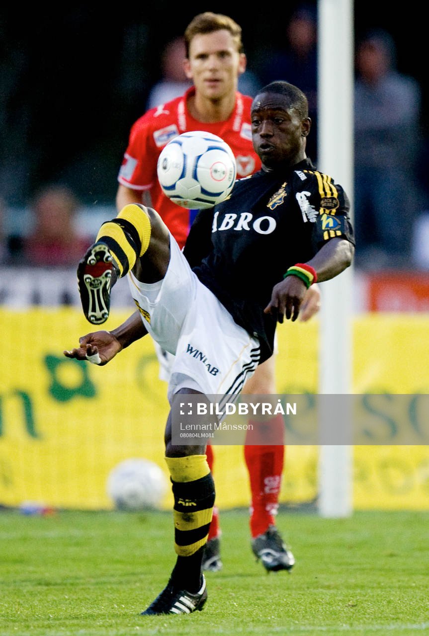 Nicklas Bergh, AIK, tar ner bollen, Marcus Lindberg,