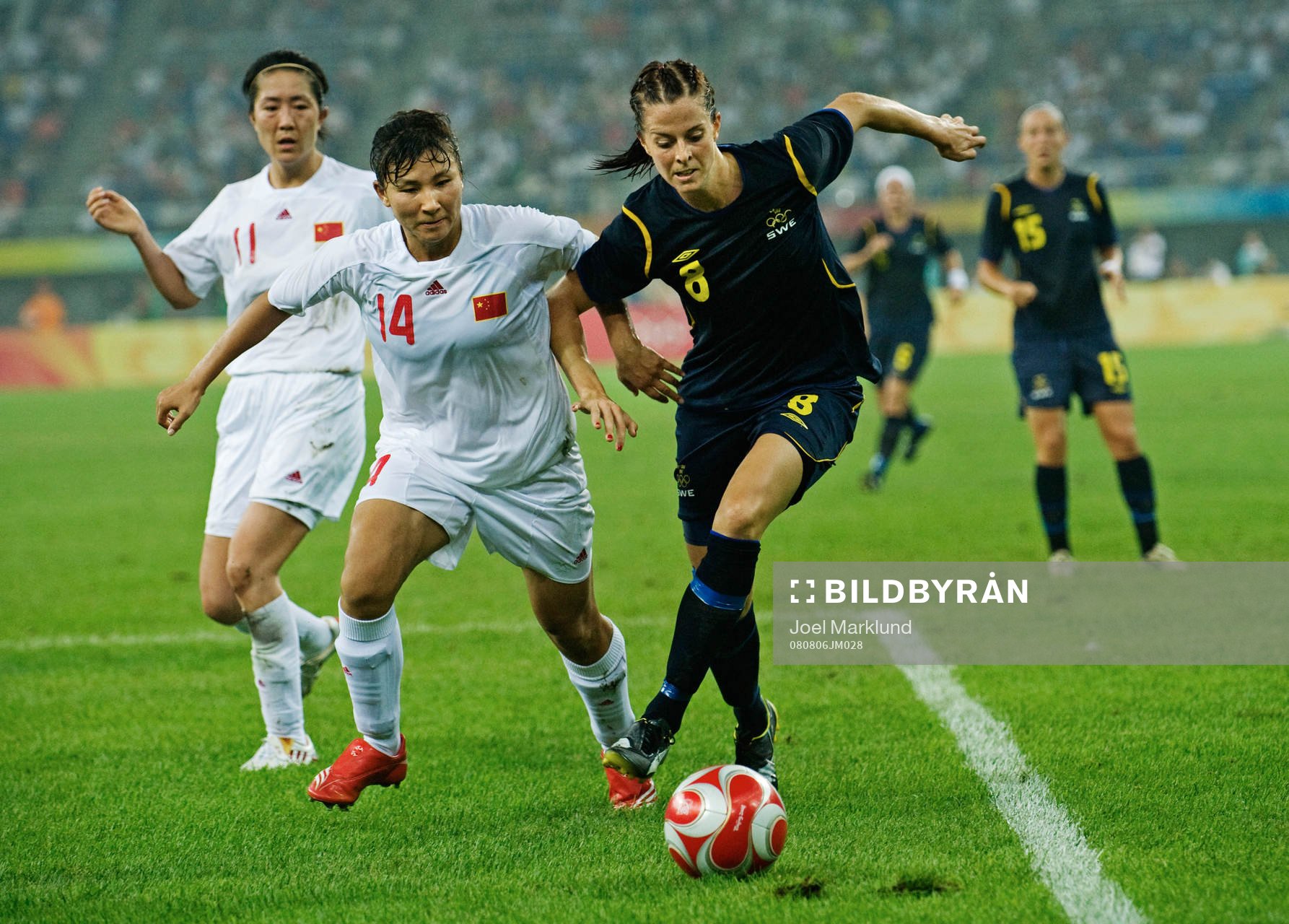 Lotta Schelin, Sverige, snurrar bort Huana Liu, Kina