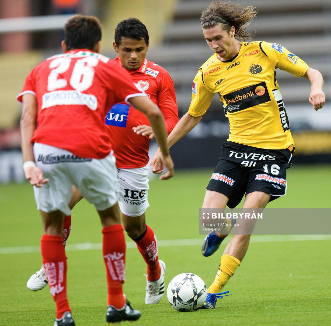 Unge Daniel Nordmark skojar med Emin Nouri och Daniel Lopes
