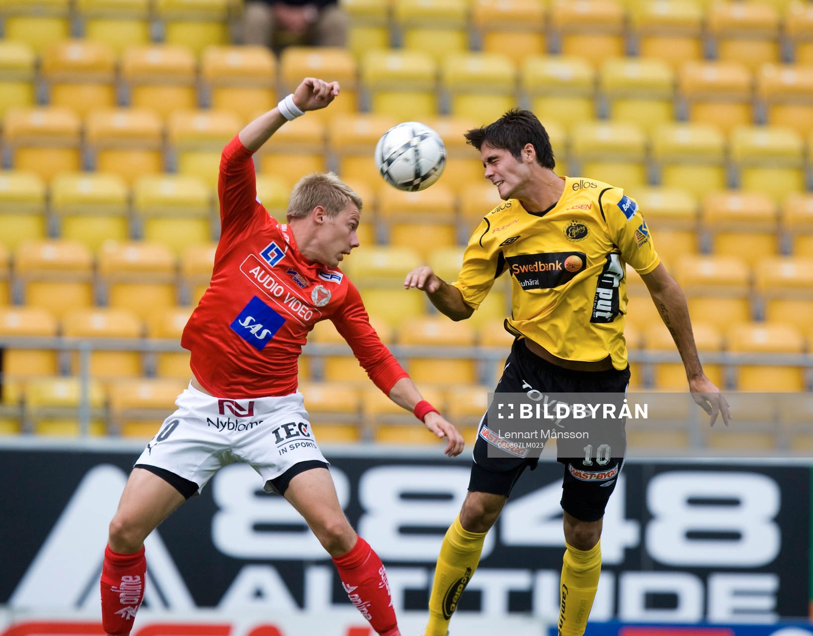 2-målsskytten Patrik Ingelsten mot målskytt Denni Avdic