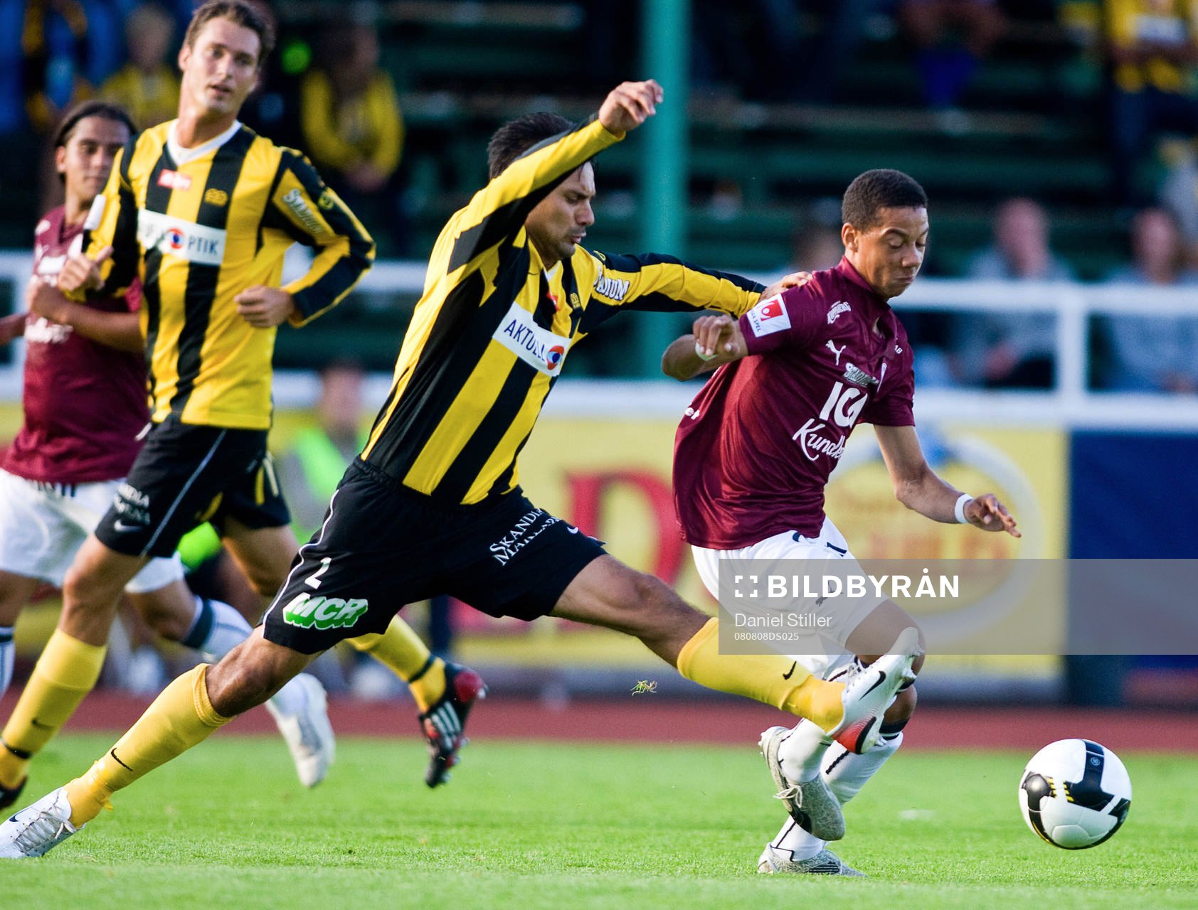 Johan Lind, Häcken. Tobias Sana, Qviding