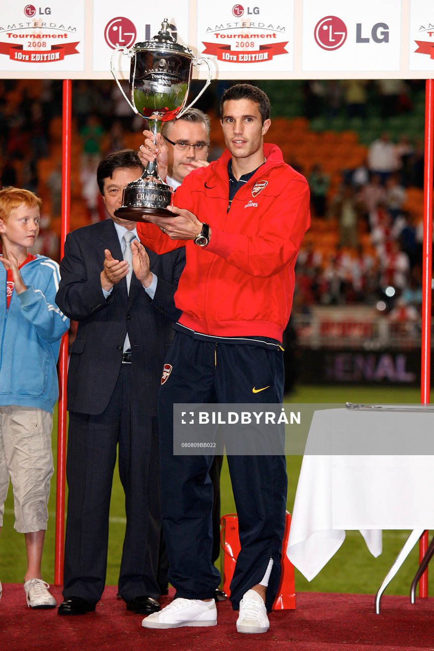 Robin van Persie, Arsenal, med pokalen