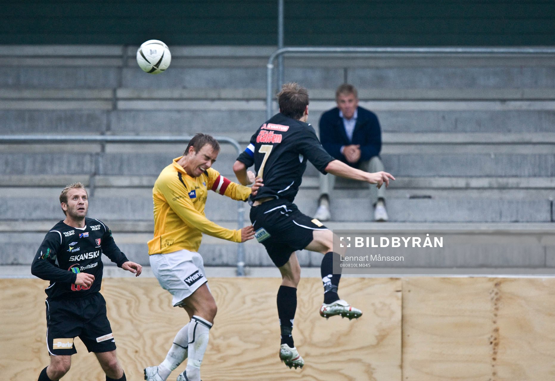 Conny Andersson, Trollhättan, håller koll på nickduell