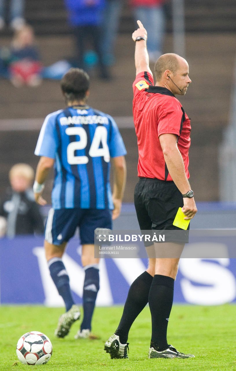 Martin Hansson, domare, visade många gula kort