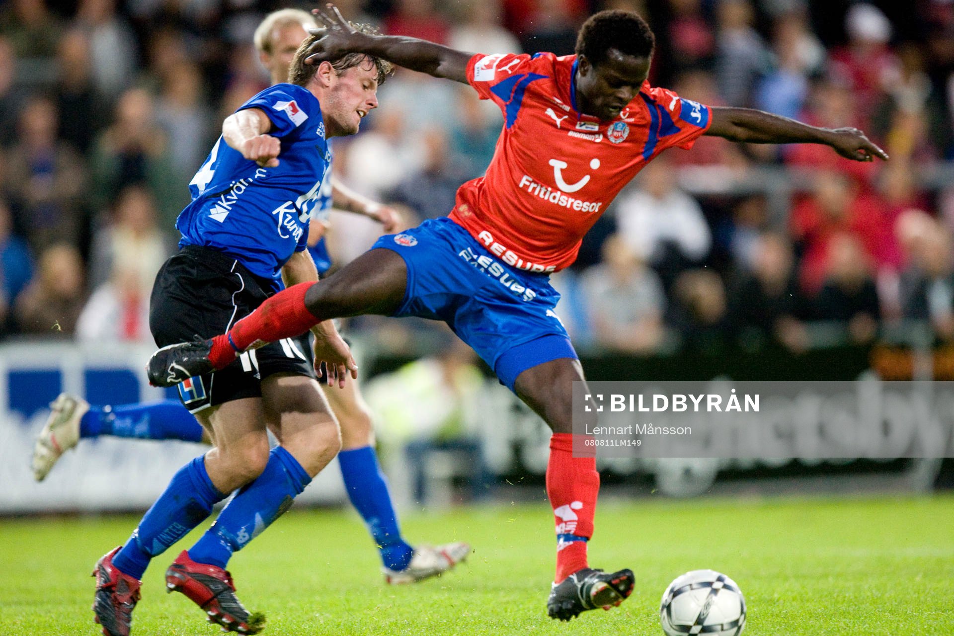 Isaac Chansa tas hårt av Sebastian Johansson, Halmstad