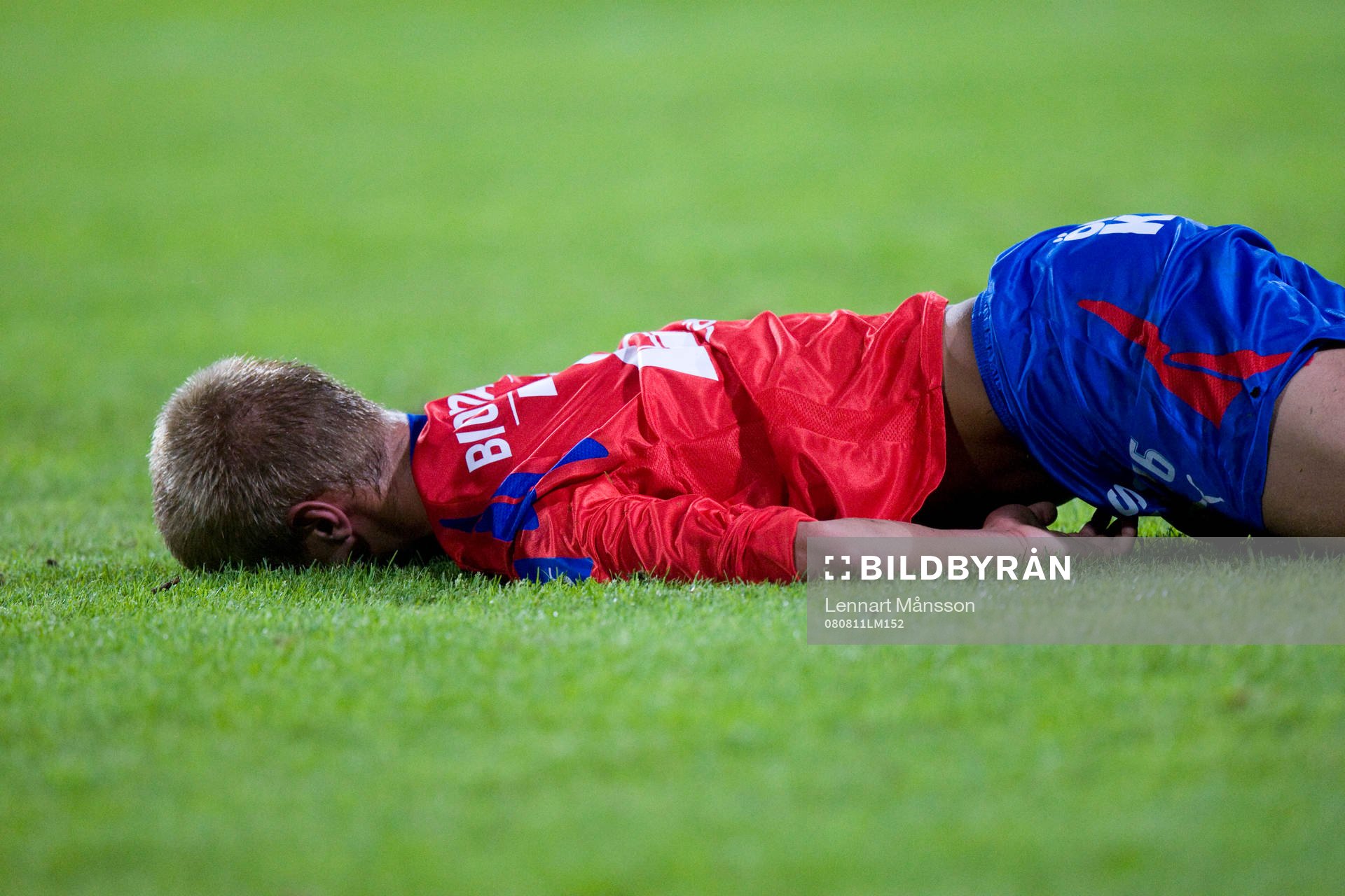 HIF, Joel Ekstrand, biter i gräset