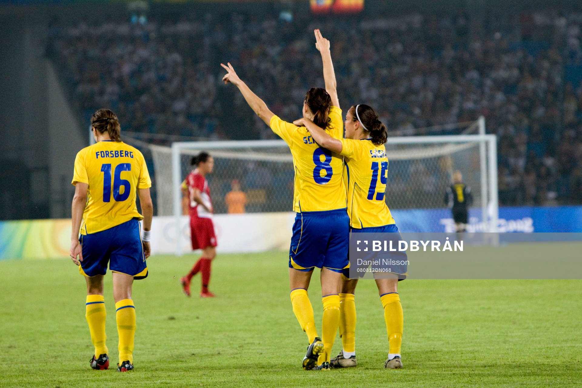 Lotta Schelin, Sverige gjorde 1-0. jubel. Jubel med Therese