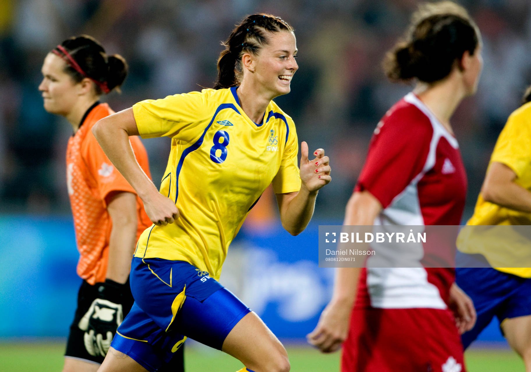 Lotta Schelin, Sverige gjorde 2-0 målet. Jubel. Depp av