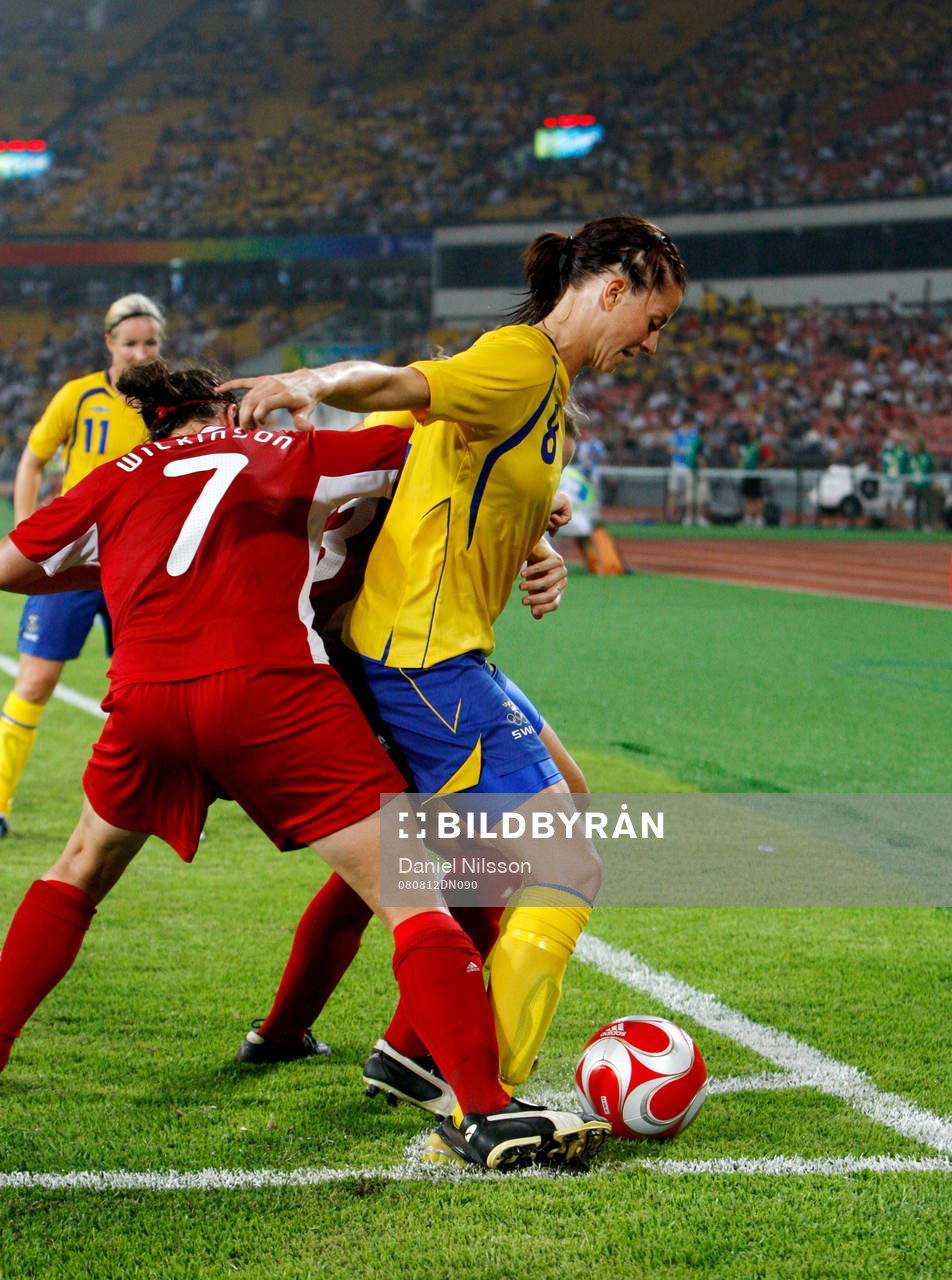 Lotta Schelin, Sverige och Rhian Wilkinson, Kanada