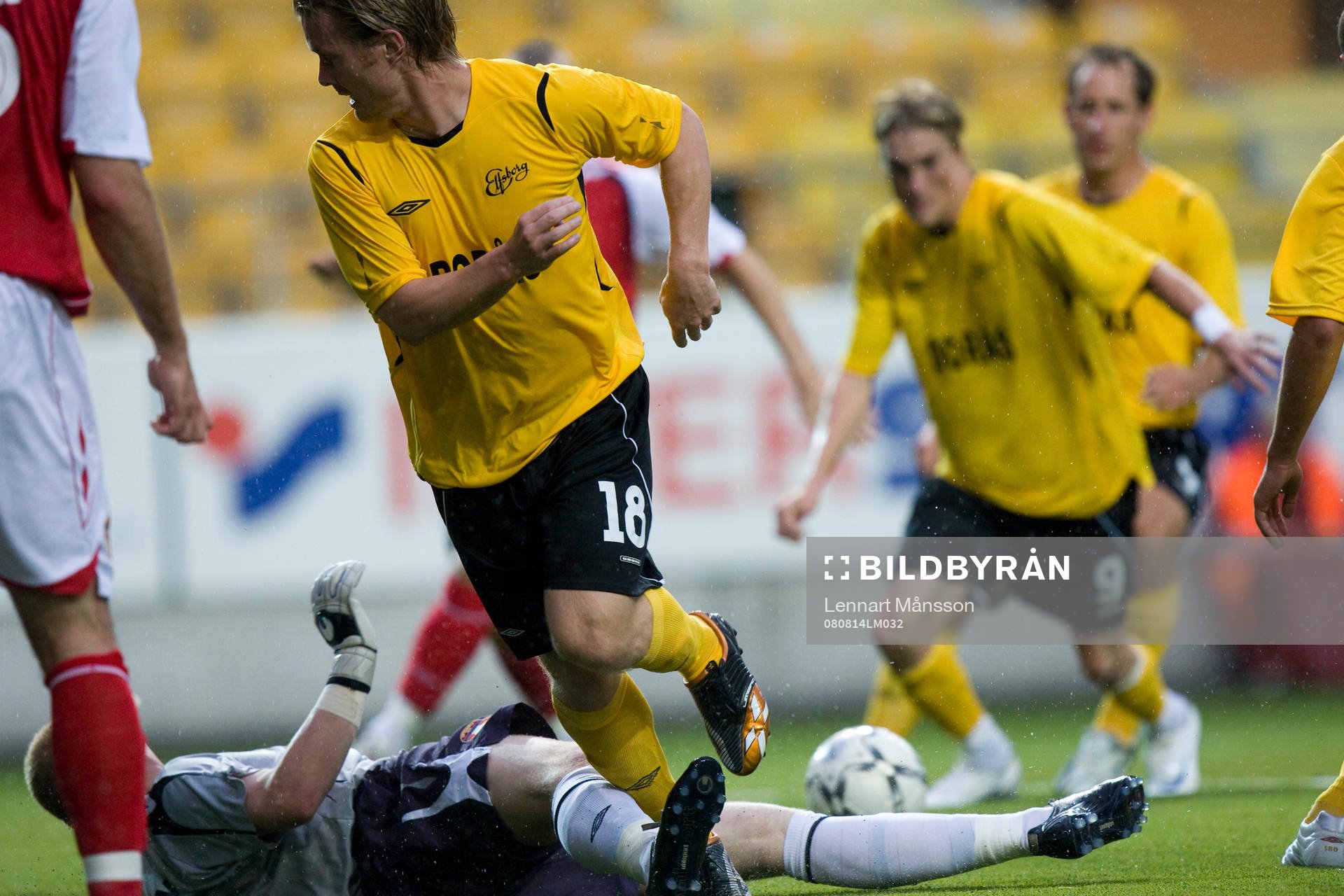 2-0, Fredrik Berglund klackar bakåt och där kommer Lasse
