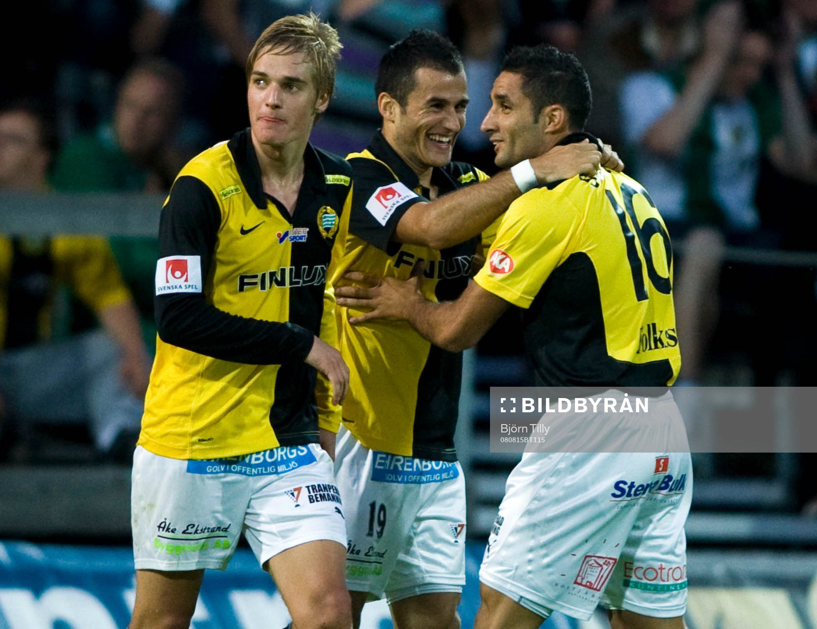  Johan Mårtensson, Levon Pachajyan, och David Durmaz, GAIS, jubel efter 2-3. 