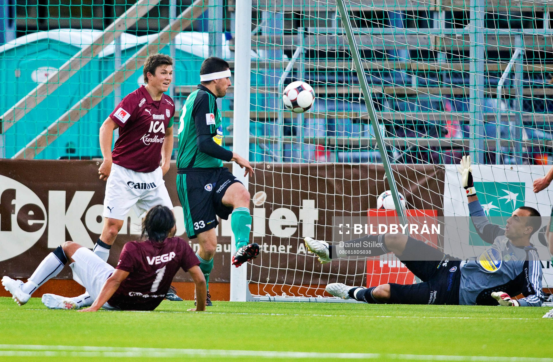 Angelo Vega gör 3-1 till Qviding bakom Djordje Pantic i