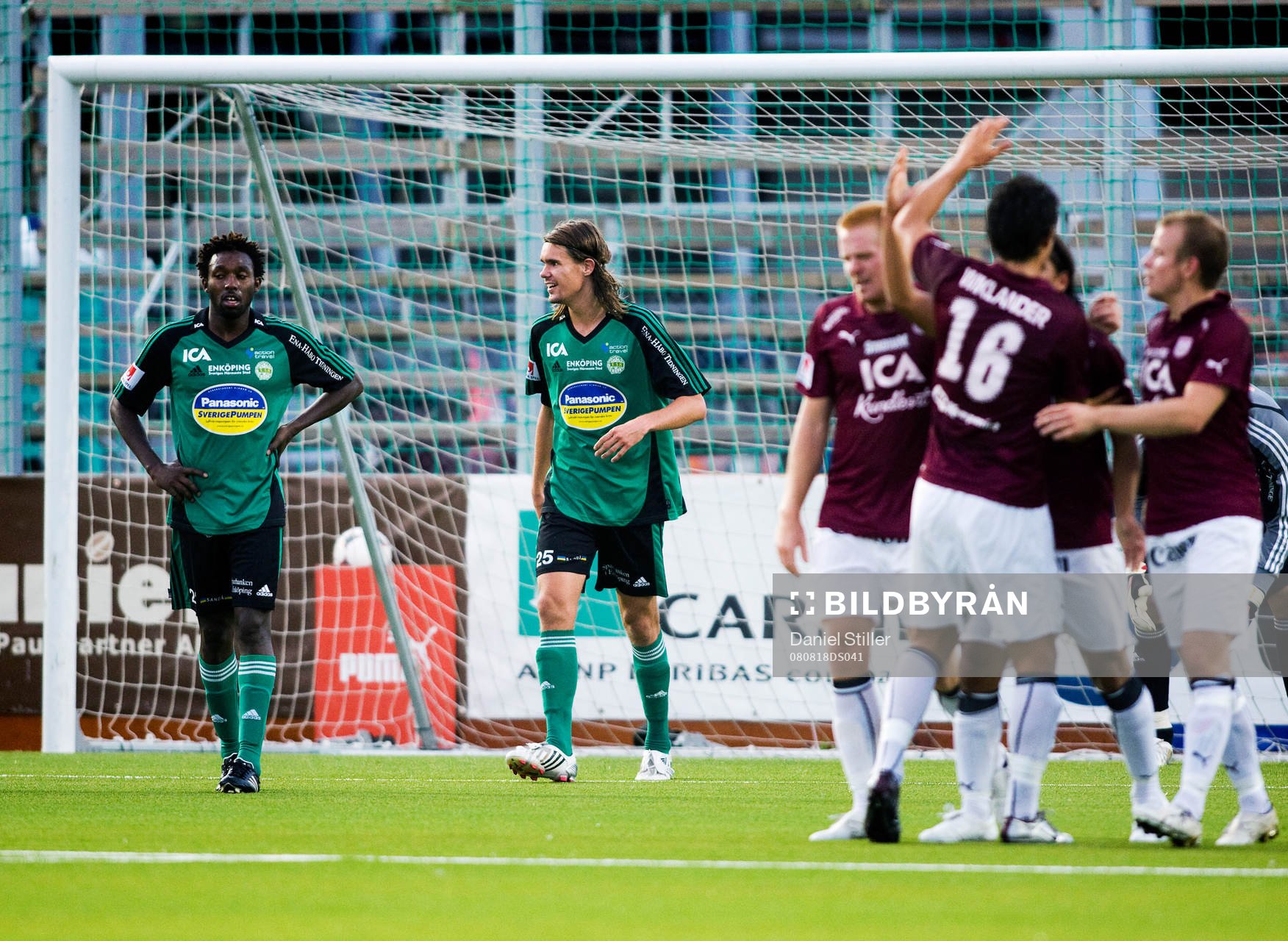 Angelo Vega gör 3-1 till Qviding, jubel. Depp Enköping