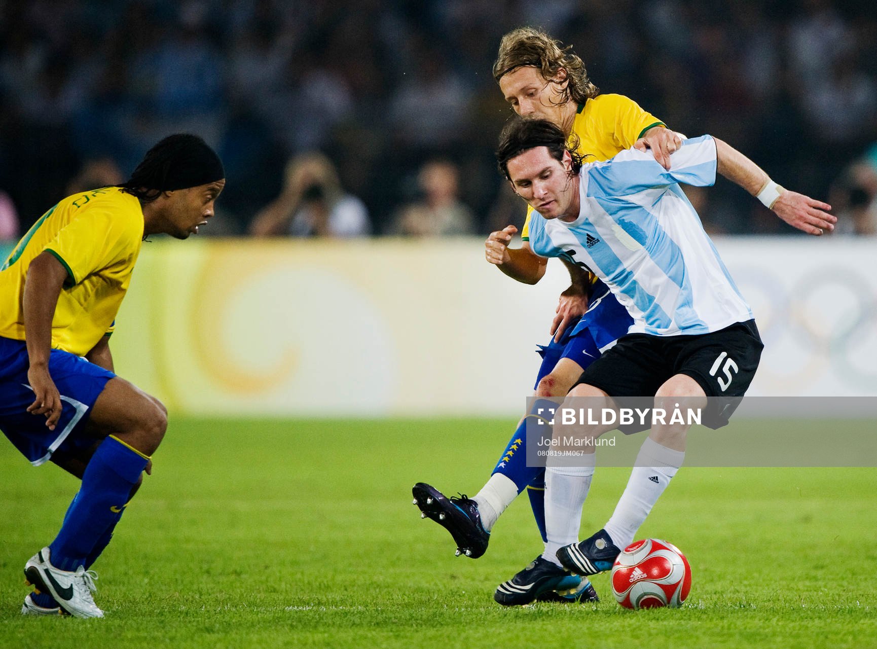 Lucas, Brasilien, drar i Lionel Messi, Argentina. Till