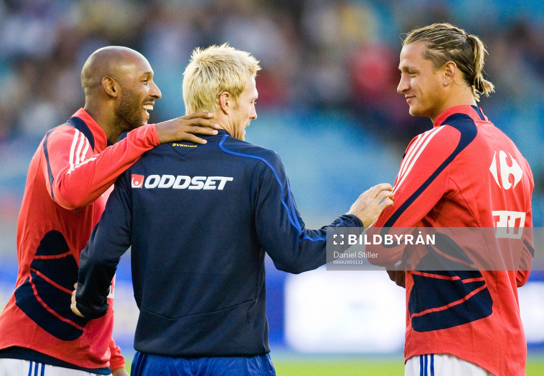 Christian Chippen Wilhelmsson hälsar på Philippe Mexes