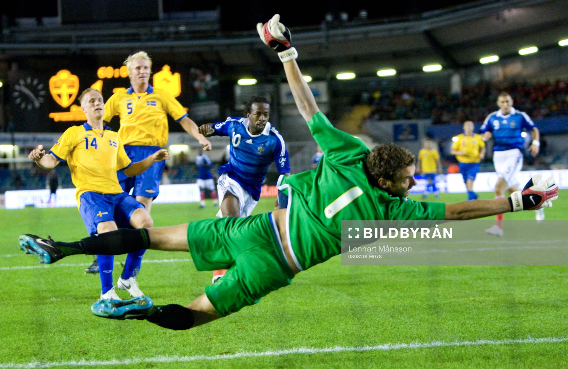 1-2, Andreas Isaksson kan ej hindra Sidney Govou