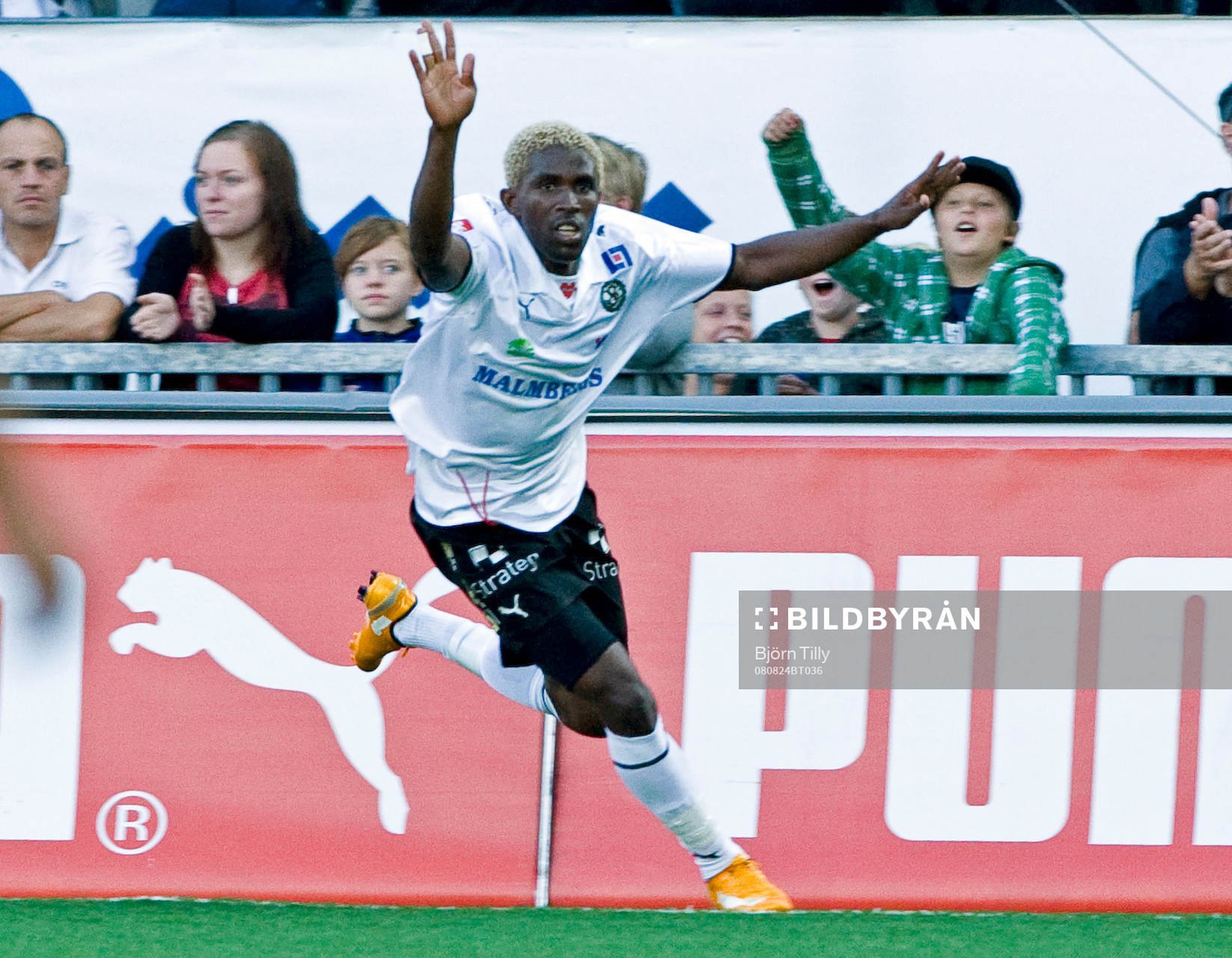  Eric Magloire Bassombeng, Örebro, jubel.