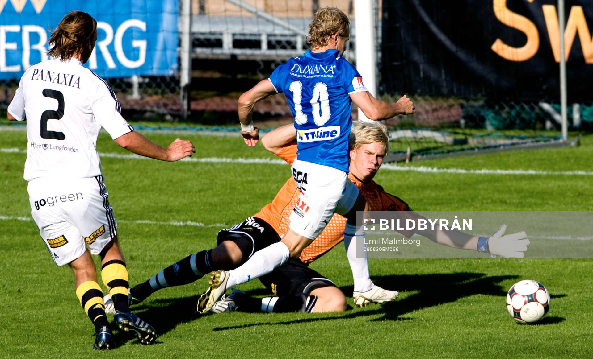Erik Sundin, TFF nära att göra mål. Tomi Maanoja, AIK´s