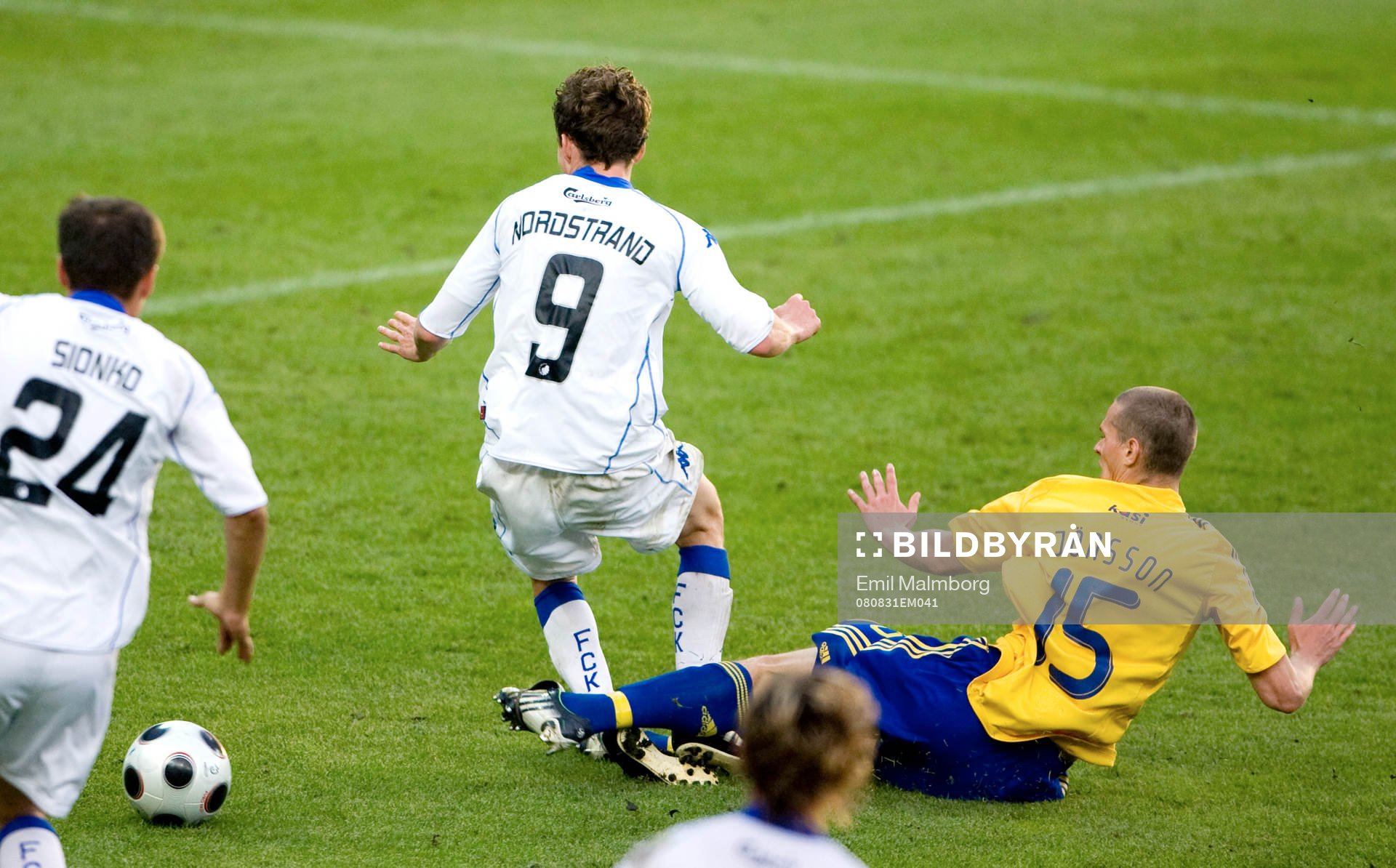 Här skadar sig Jon Jönsson, Bröndby