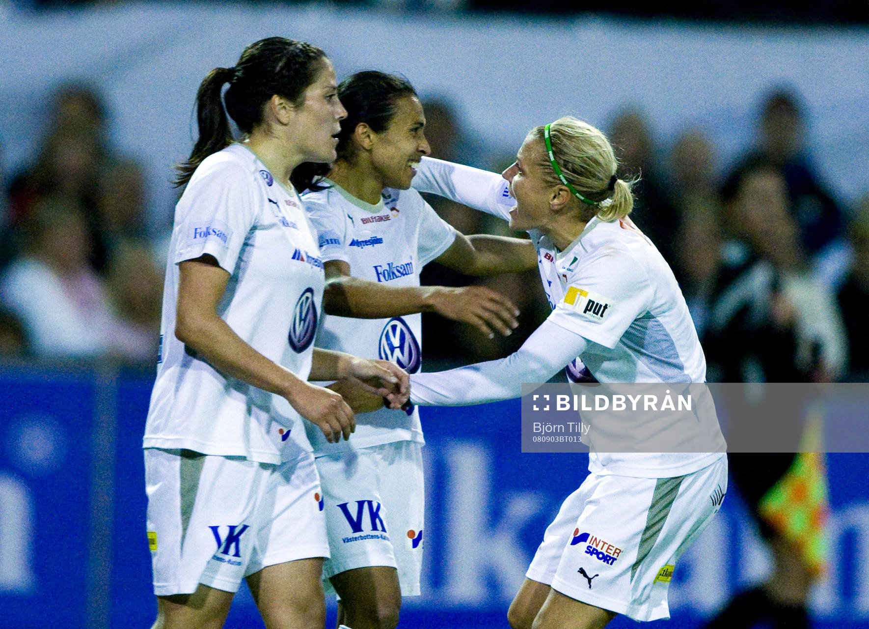  Madeleine Edlund, Marta Da Silva, och Karolina Westberg, Umeå efter mål.   