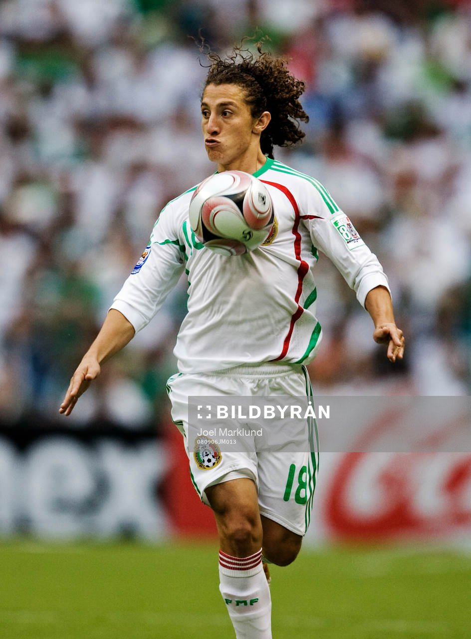 Andres Guardado, Mexico, med bollen