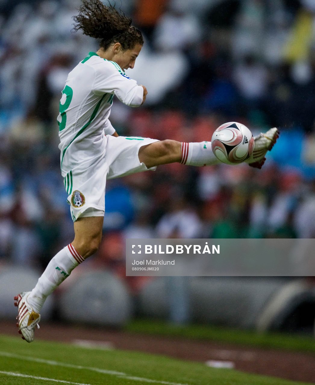 Andres Guardado, Mexico, tar ner bollen
