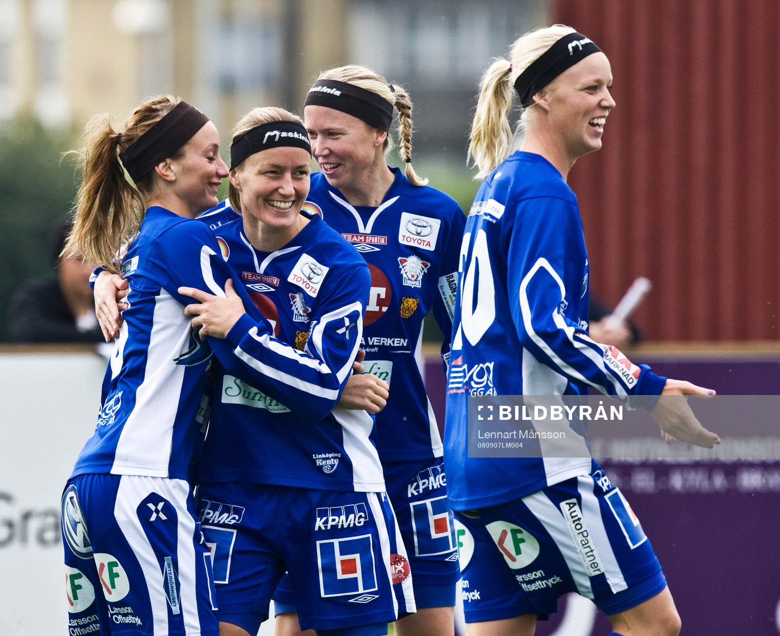  Kosovare Asllani, Anna-Kaisa Rantanen, Sara Larsson och Caroline Seger. Glädje, jubel.