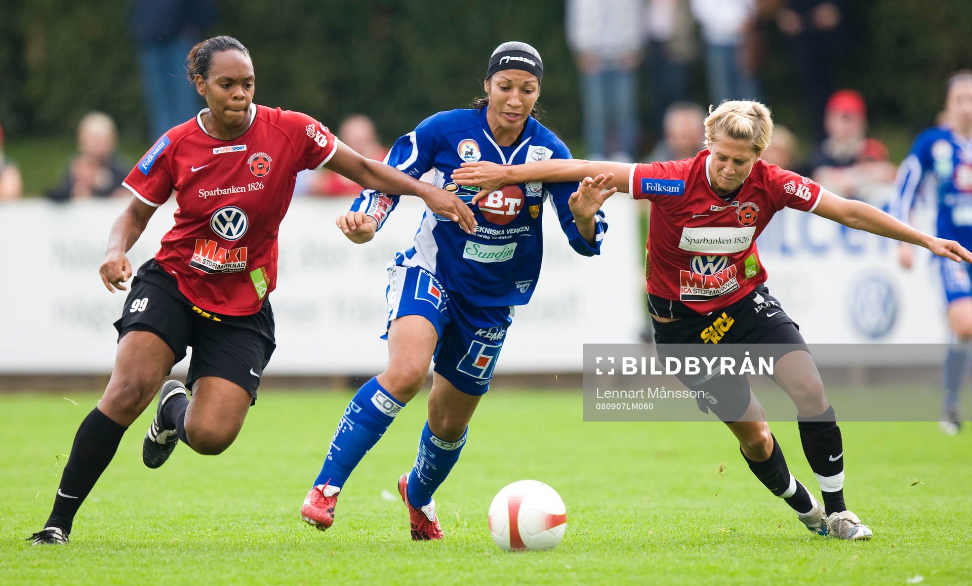 Daniela stoppas med förenade krafter av Kia McNeil och