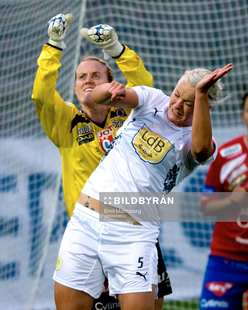 Kristin Hammarström, målvakt, Örebro och Nilla Fischer,