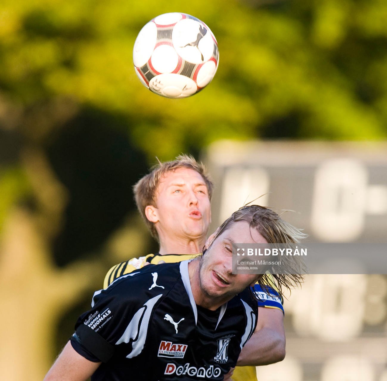 Simon Sjöfors och Bobby Alm Nilsson. Nickduell
