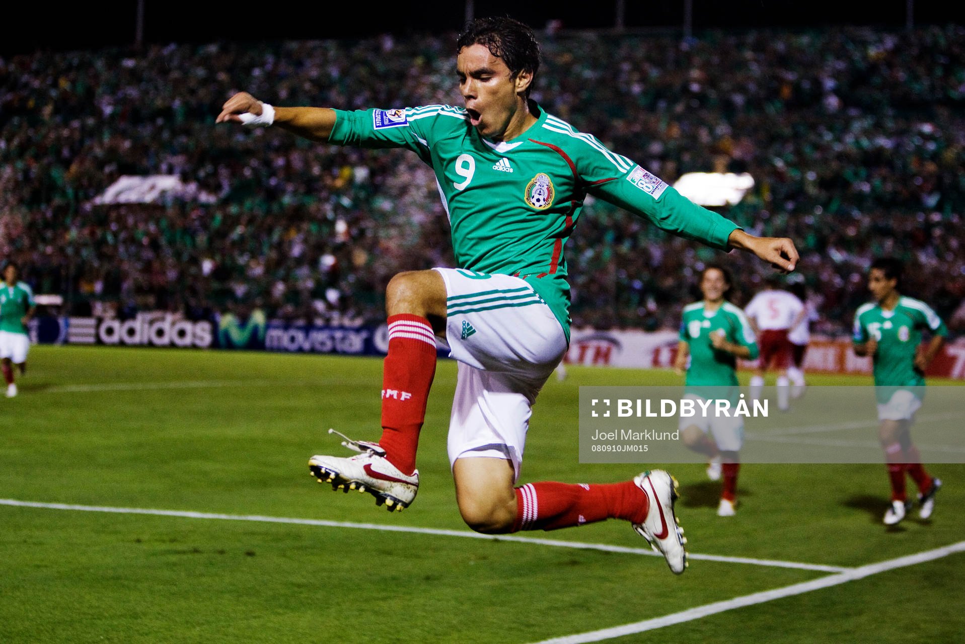  Omar Bravo, Mexico, firar sitt mål. Jubel.