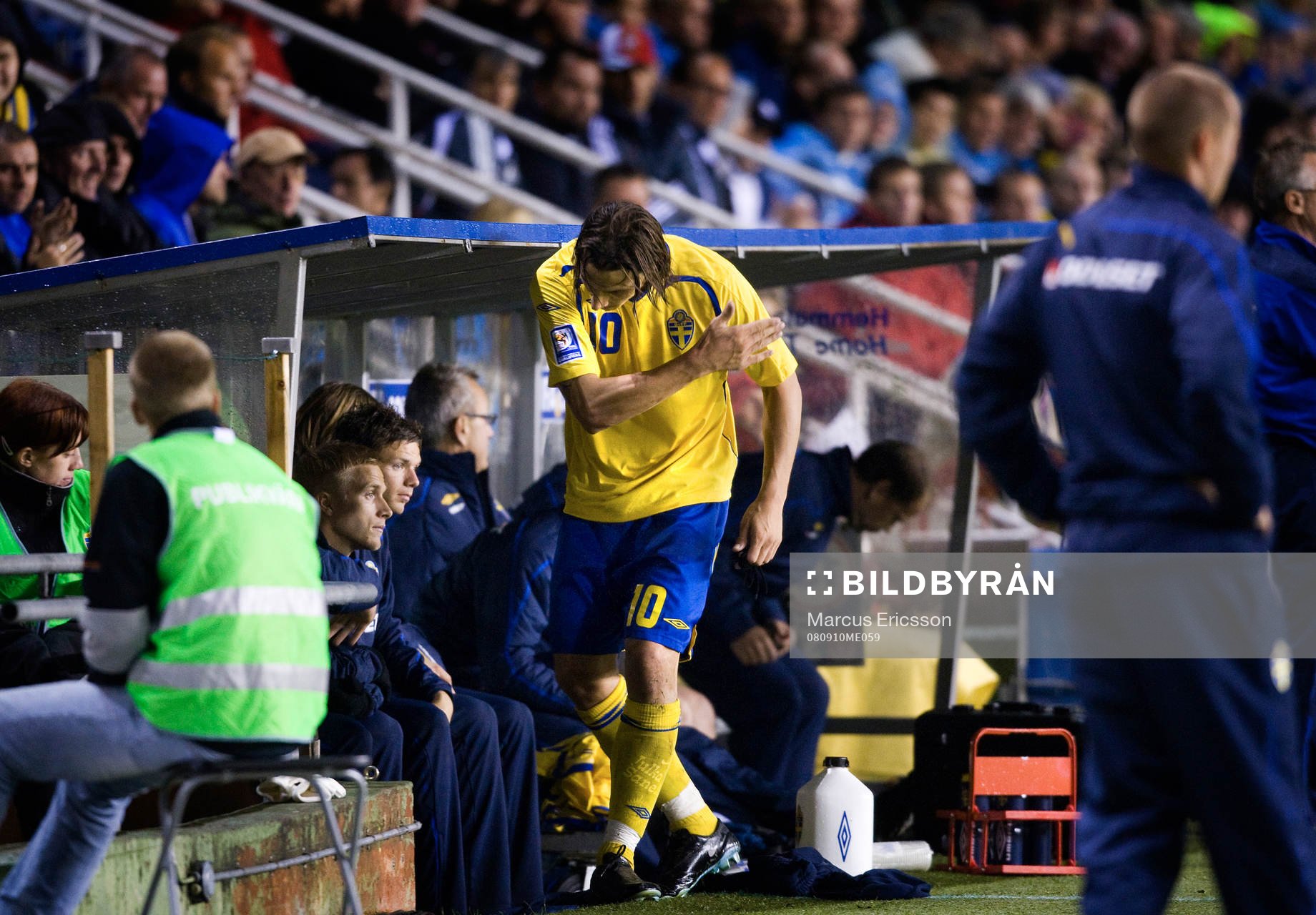 Zlatan Ibrahimovic är besviken när han sätter sig på