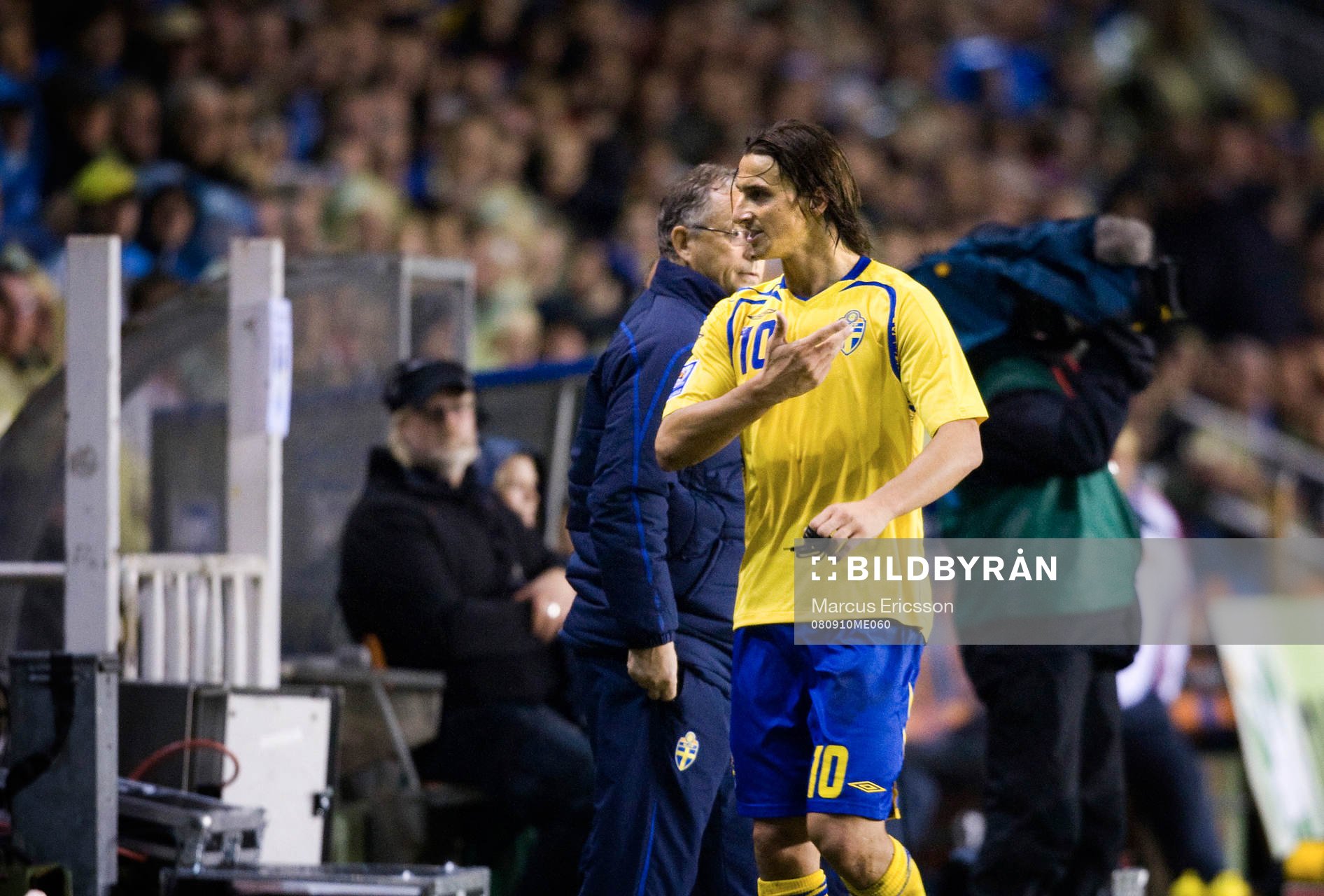 Zlatan Ibrahimovic är besviken när han sätter sig på