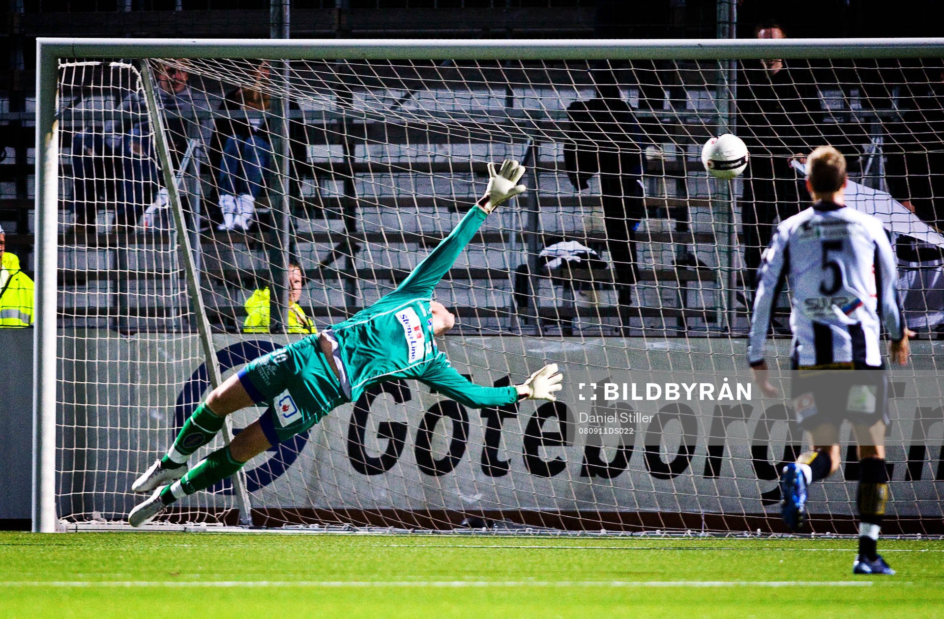 Peter Abrahamsson, målvakt, Örgryte,l släpper in 1-0
