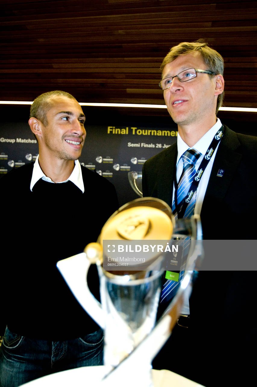 Henrik Larsson med Markku Kanerva, tränare, Finland