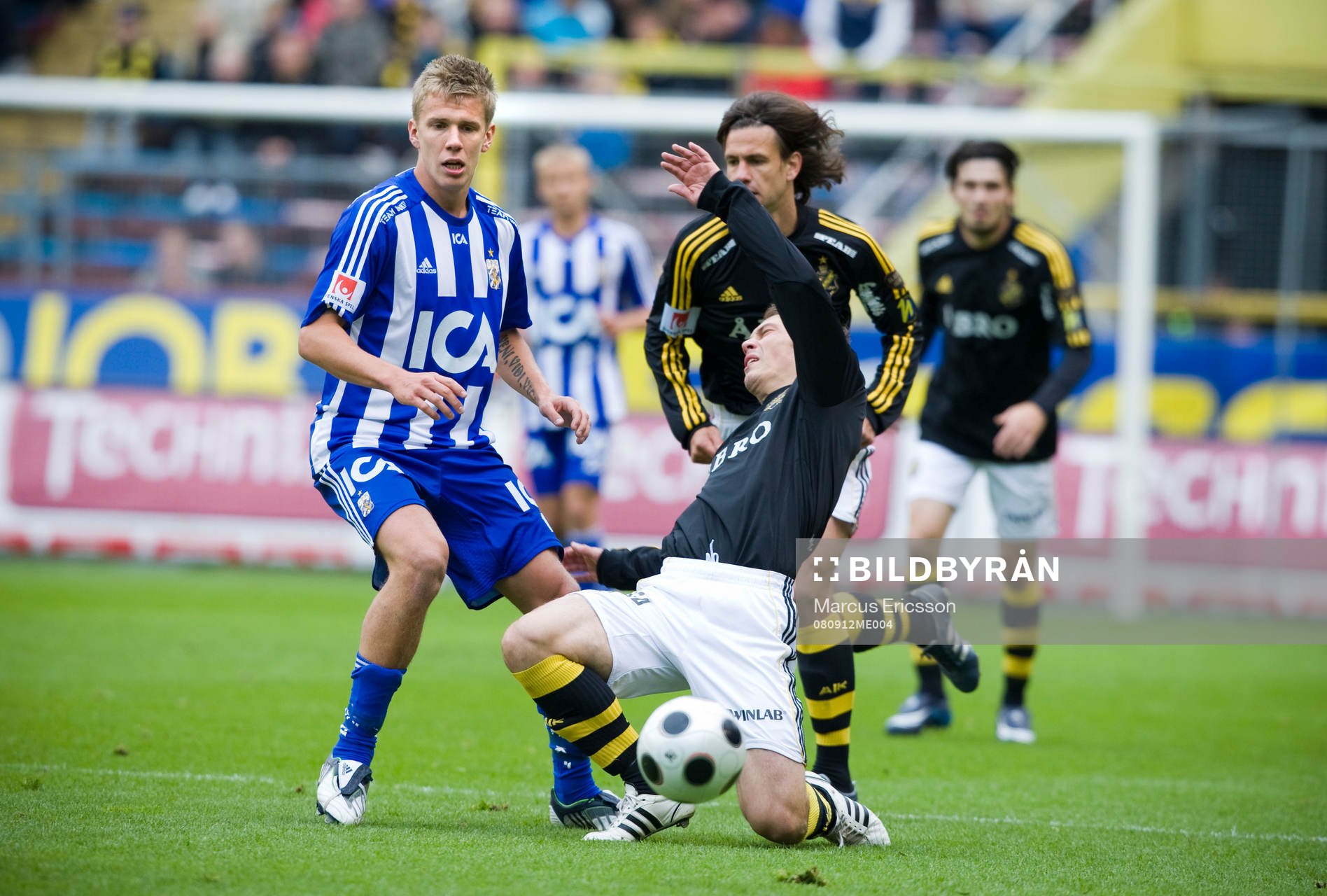 Pontus Wernbloom, Göteborg, och Miran Burgic, AIK, som