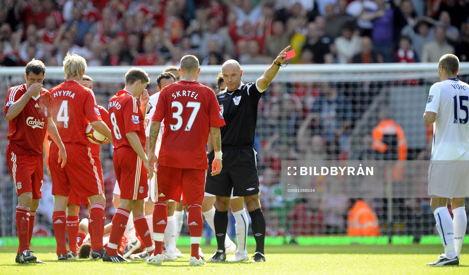  Howard Webb, domare, ger Nemanja Vidic, Manchester United, utvisning, rött kort.