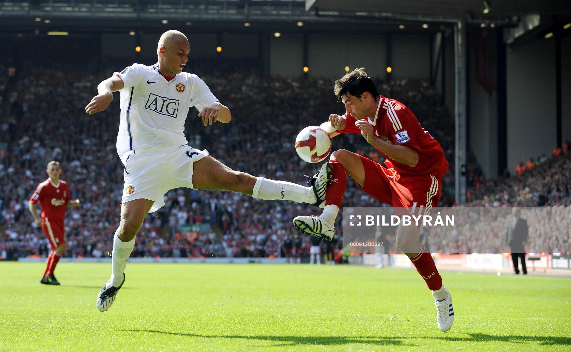  Wes Brown, Manchester United och Albert Riera, Liverpool.